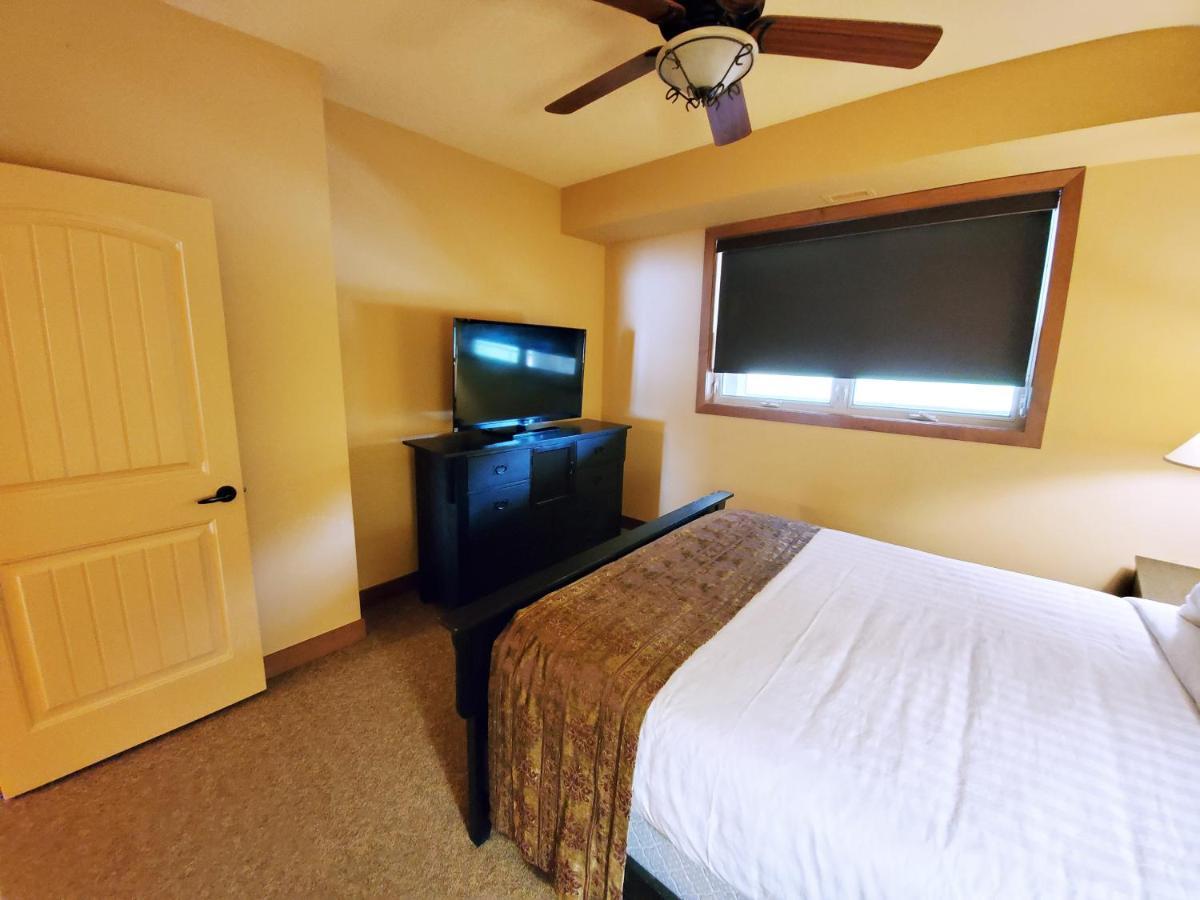 Cozystay Signature Lake Okanagan Resort Kelowna Exterior foto