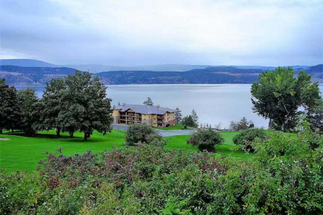 Cozystay Signature Lake Okanagan Resort Kelowna Exterior foto
