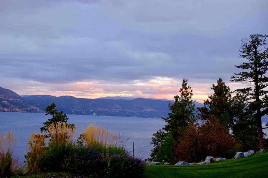 Cozystay Signature Lake Okanagan Resort Kelowna Exterior foto