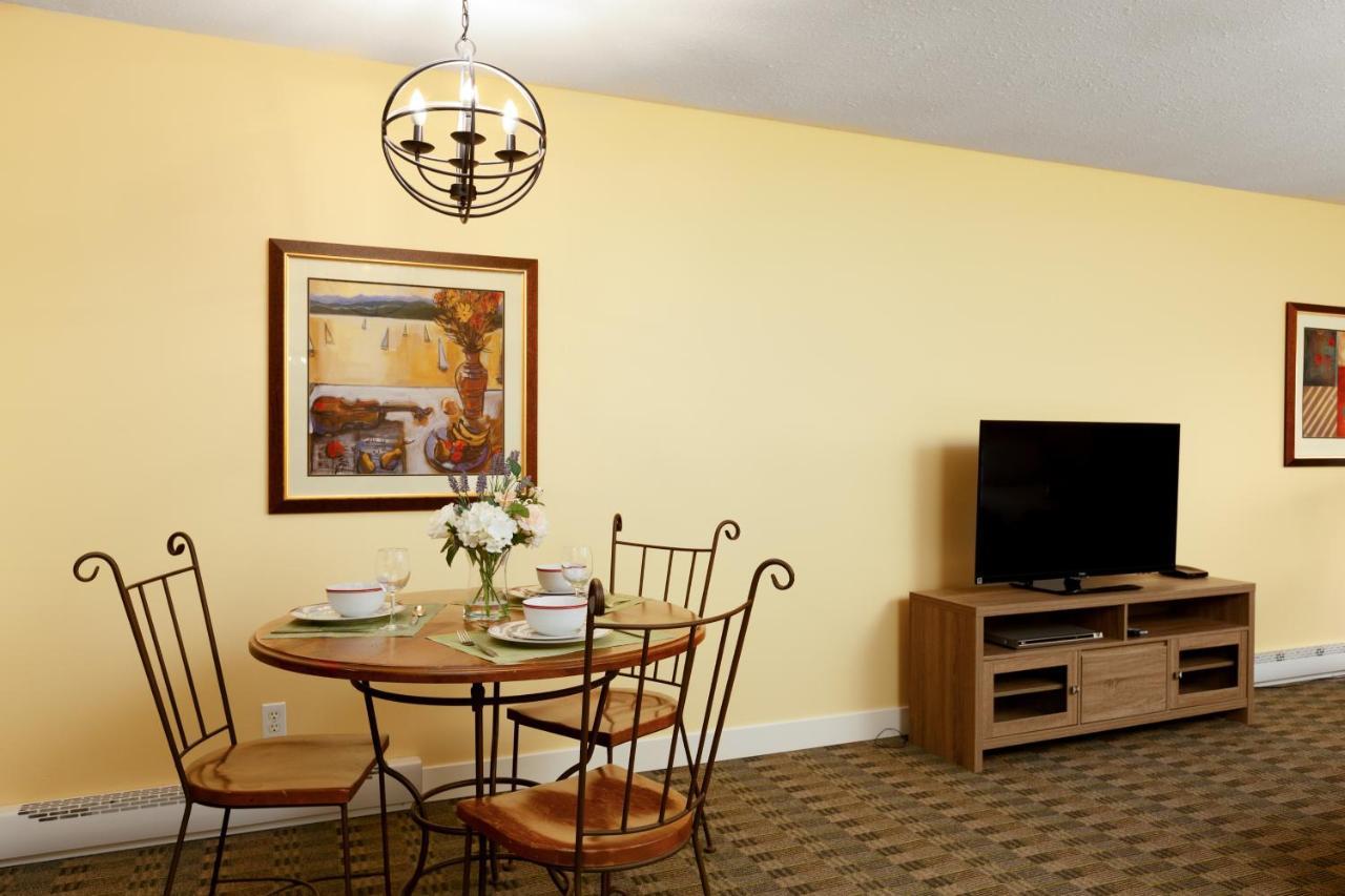 Cozystay Signature Lake Okanagan Resort Kelowna Exterior foto